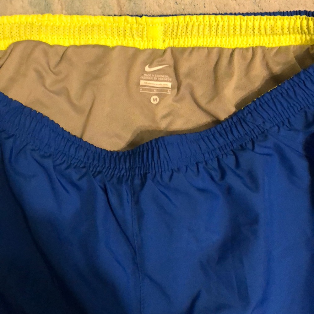 Women’s Nike Shorts - Picture 2 of 3